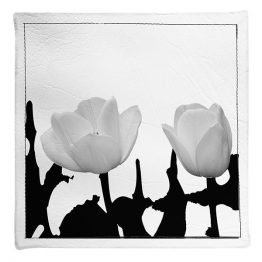 posavaso ecocuero con diseño flor blanco y negro