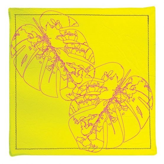 posavasos ecocuero con diseño de hoja balazo en trazo magenta con fondo amarillo