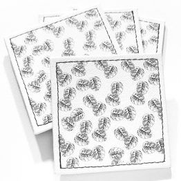 pack de 4 posavasos de ecocuero con diseño de hojas en trazo negro sobre fondo blanco