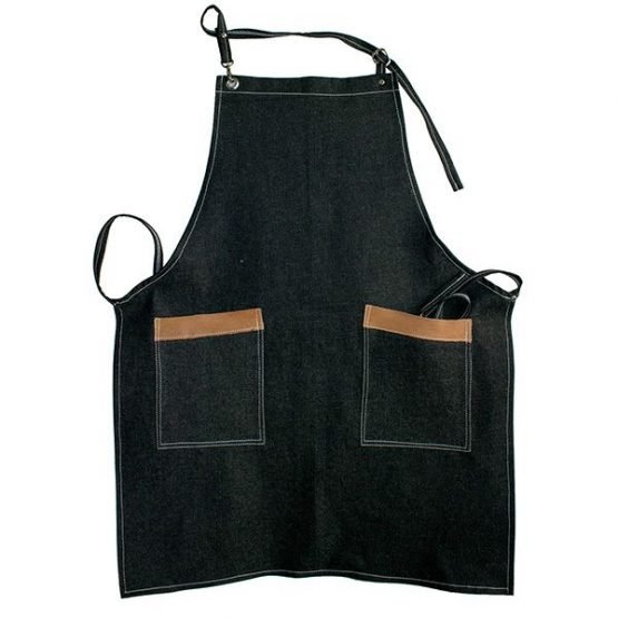 pechera de mezclilla negra con 2 bolsillos aplicaciones de cuero y metal con costuras blancas