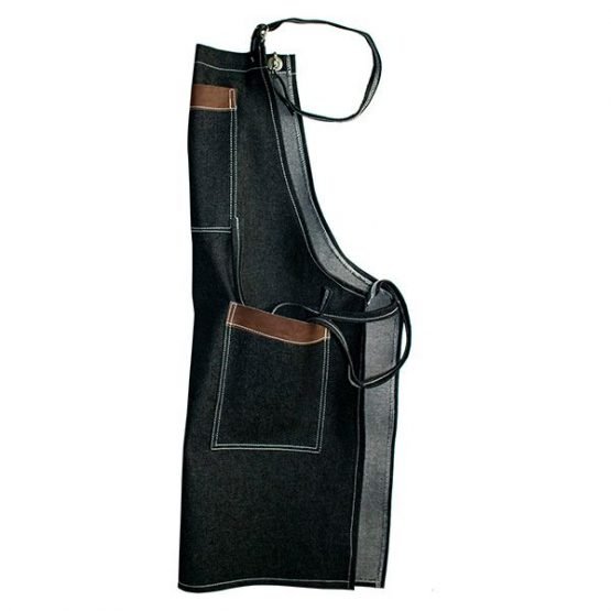 pechera de mezclilla negra con 3 bolsillos y aplicaciones de cuero