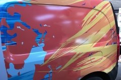 vehículo cargo con gráfica adhesiva vehicular full color