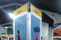 TOTEM TRIPLE CON GRAFICA -arriendo  para ferias eventos etc
