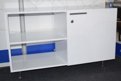 arriendo de mobiliario tipo rac blanco con 1 puerta