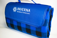 manta-picnic-con-logo-estampado