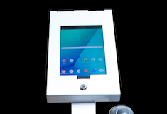 totem-metalico-para-tablet