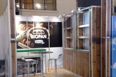 stand modular 3x3 diseño especial con muebles para productos