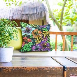 cojín decorativo de ecocuero con diseño de flores de colores