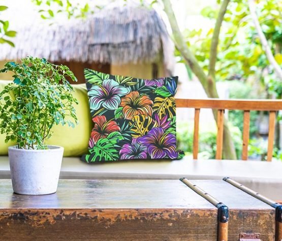 cojín decorativo de ecocuero con diseño de flores de colores