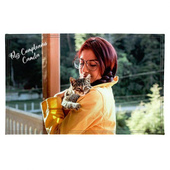 Pack de individuales de ecocuero personalizado con foto de mujer y su mascota gato bebe con dedicatoria de feliz cumpleaños