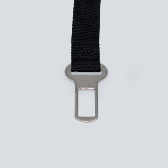 cinturón de seguridad personalizable para mascotas, imagen con el gancho para el auto